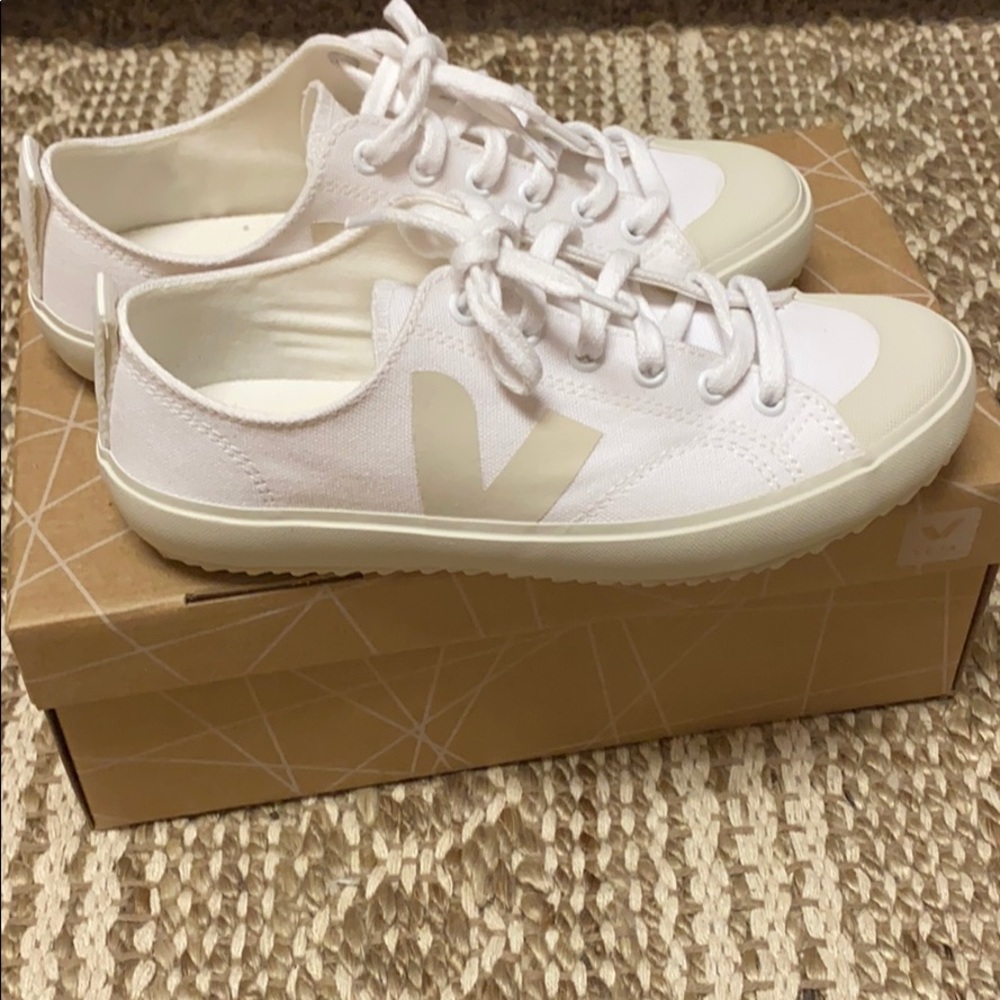 Vejas Sneakers